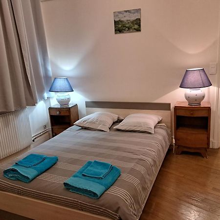 Charmant Appartement Au Pied Du Chateau Жиан Екстериор снимка