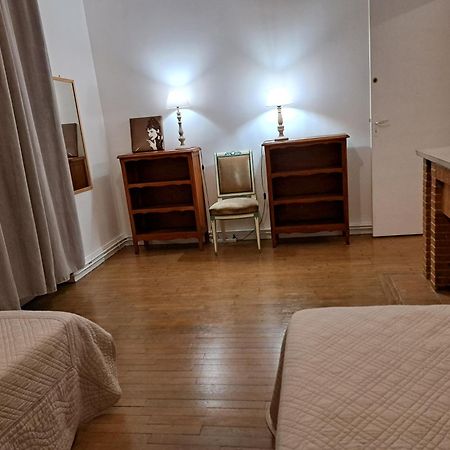 Charmant Appartement Au Pied Du Chateau Жиан Стая снимка