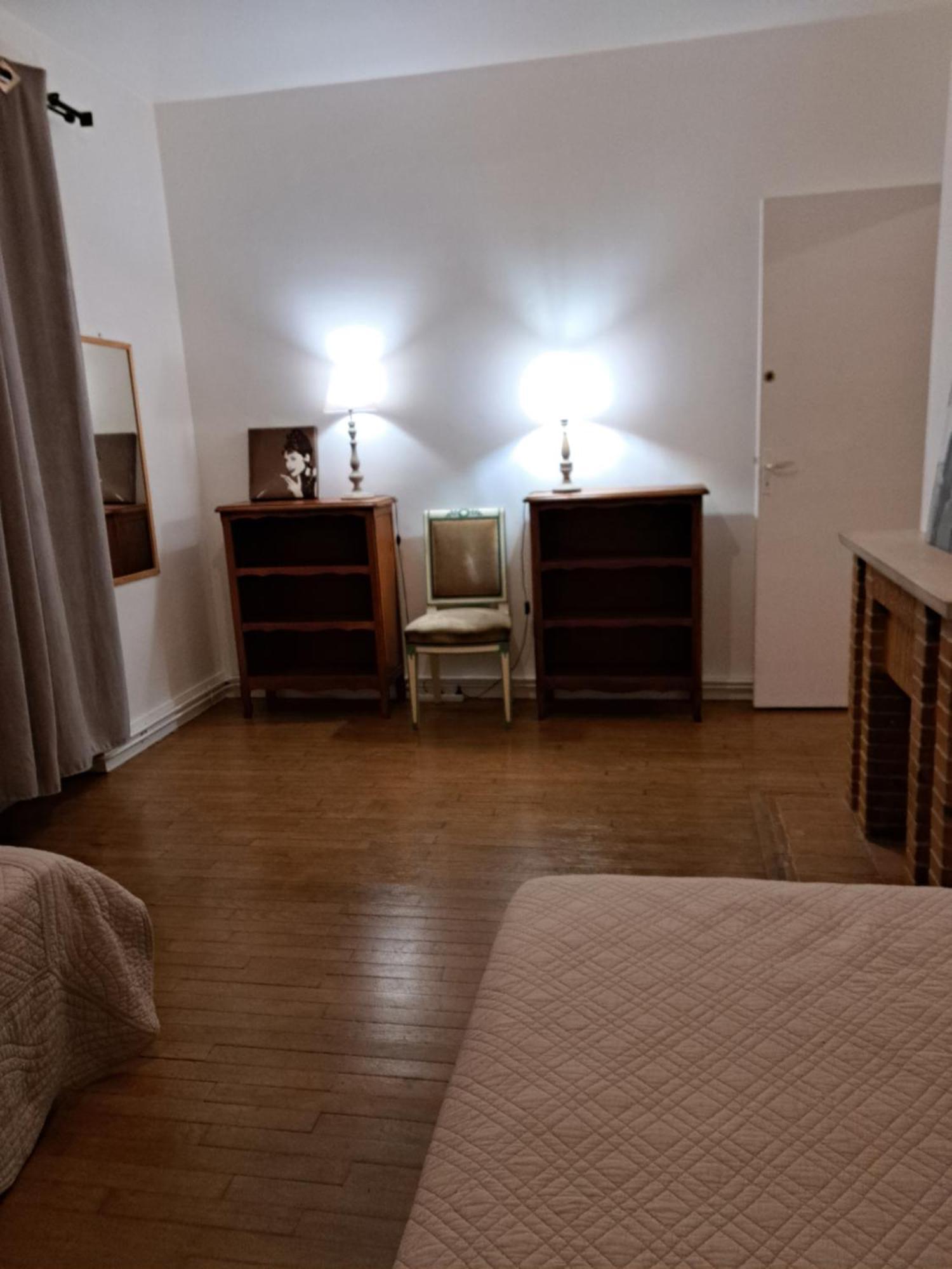 Charmant Appartement Au Pied Du Chateau Жиан Екстериор снимка