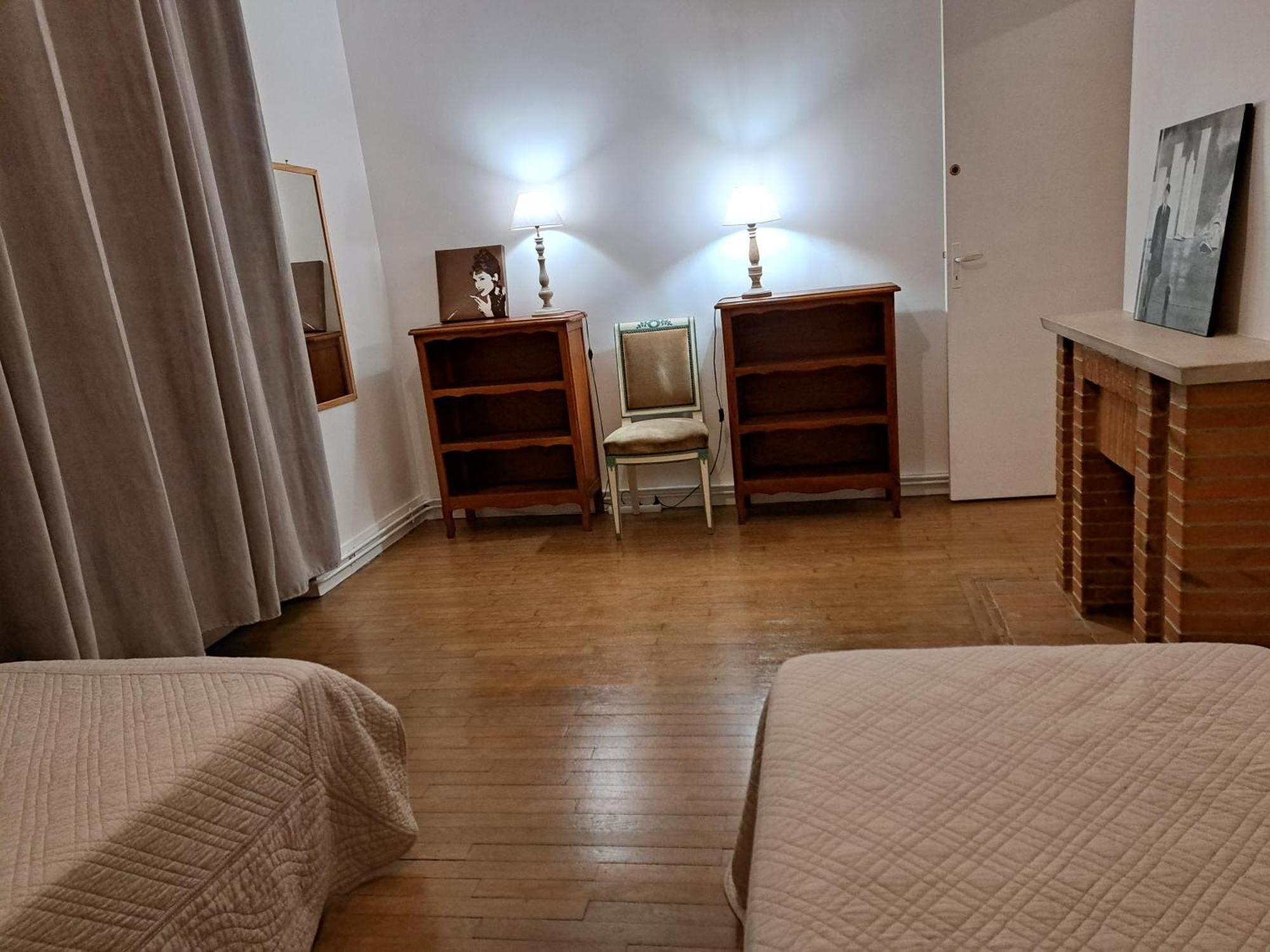 Charmant Appartement Au Pied Du Chateau Жиан Стая снимка