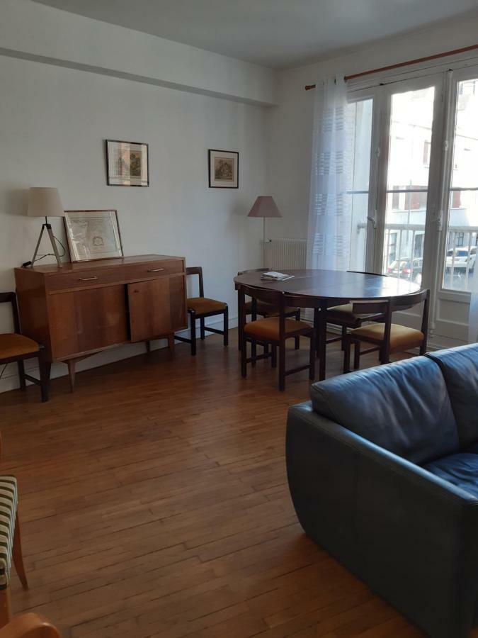 Charmant Appartement Au Pied Du Chateau Жиан Екстериор снимка