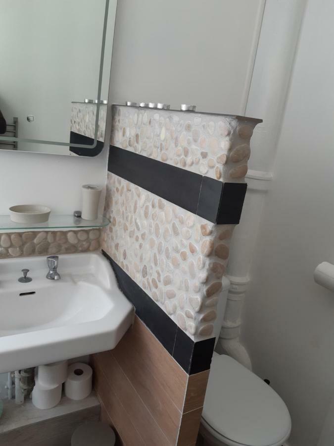 Charmant Appartement Au Pied Du Chateau Жиан Екстериор снимка