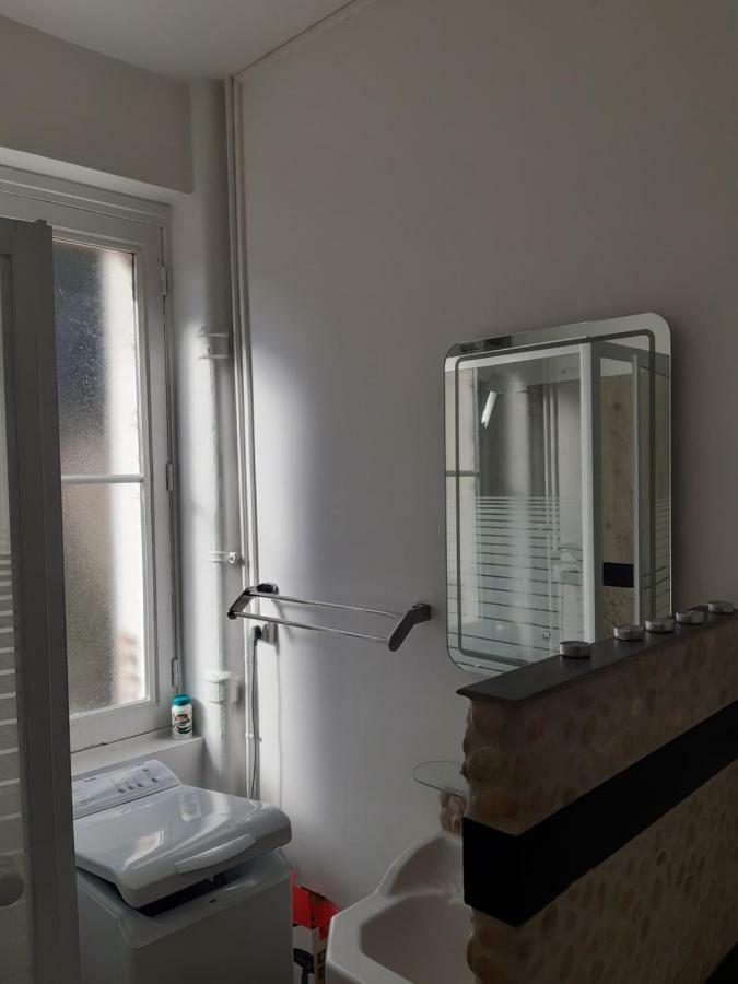 Charmant Appartement Au Pied Du Chateau Жиан Екстериор снимка
