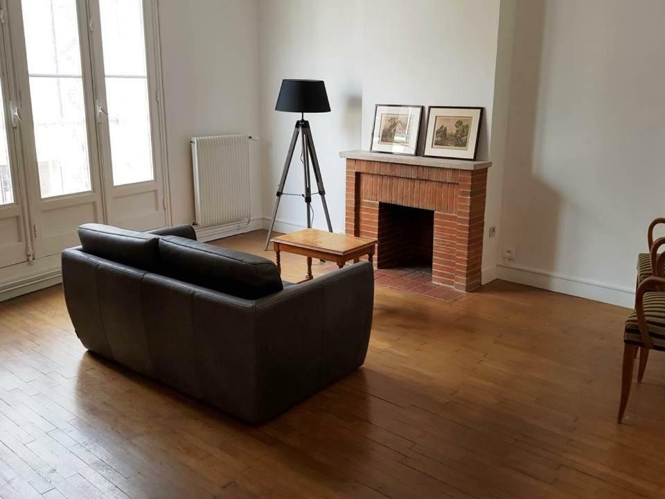 Charmant Appartement Au Pied Du Chateau Жиан Екстериор снимка